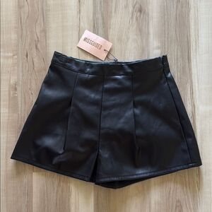 Missguided Highwaisted Black Faux leather Shorts